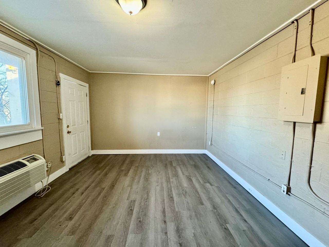 401 N Maple St #6 - Photo 3 of 7