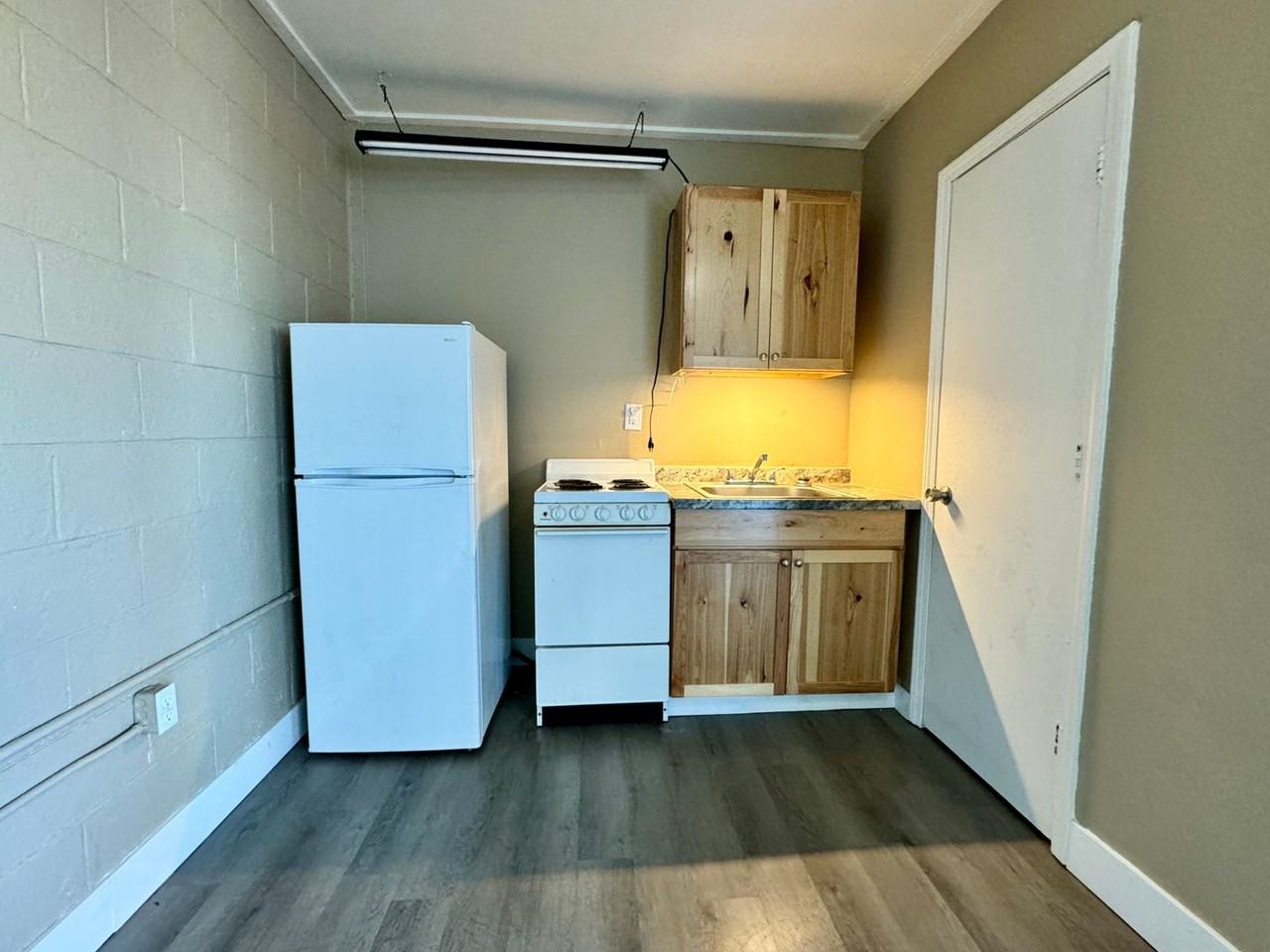 401 N Maple St #6 - Photo 4 of 7