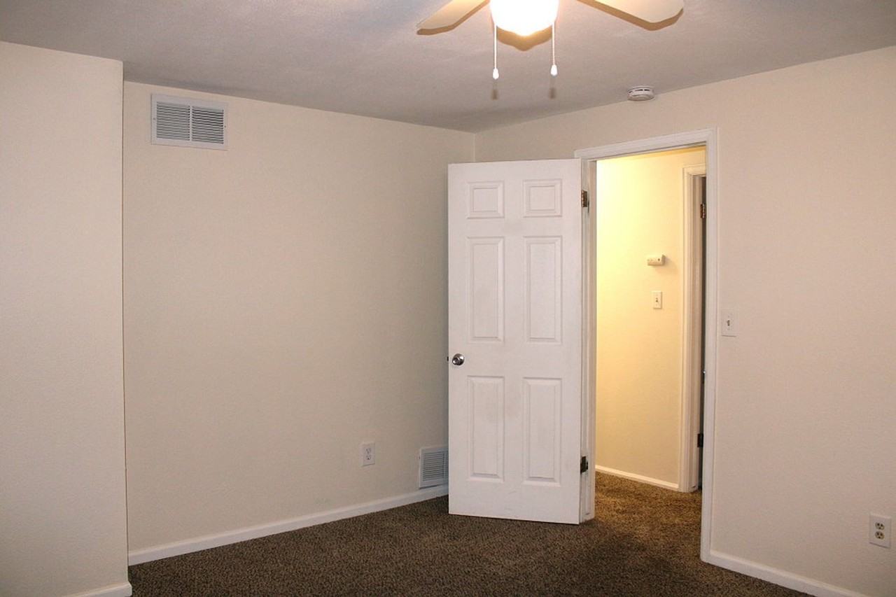 4424 Rosecrown Ct - Photo 7 of 18