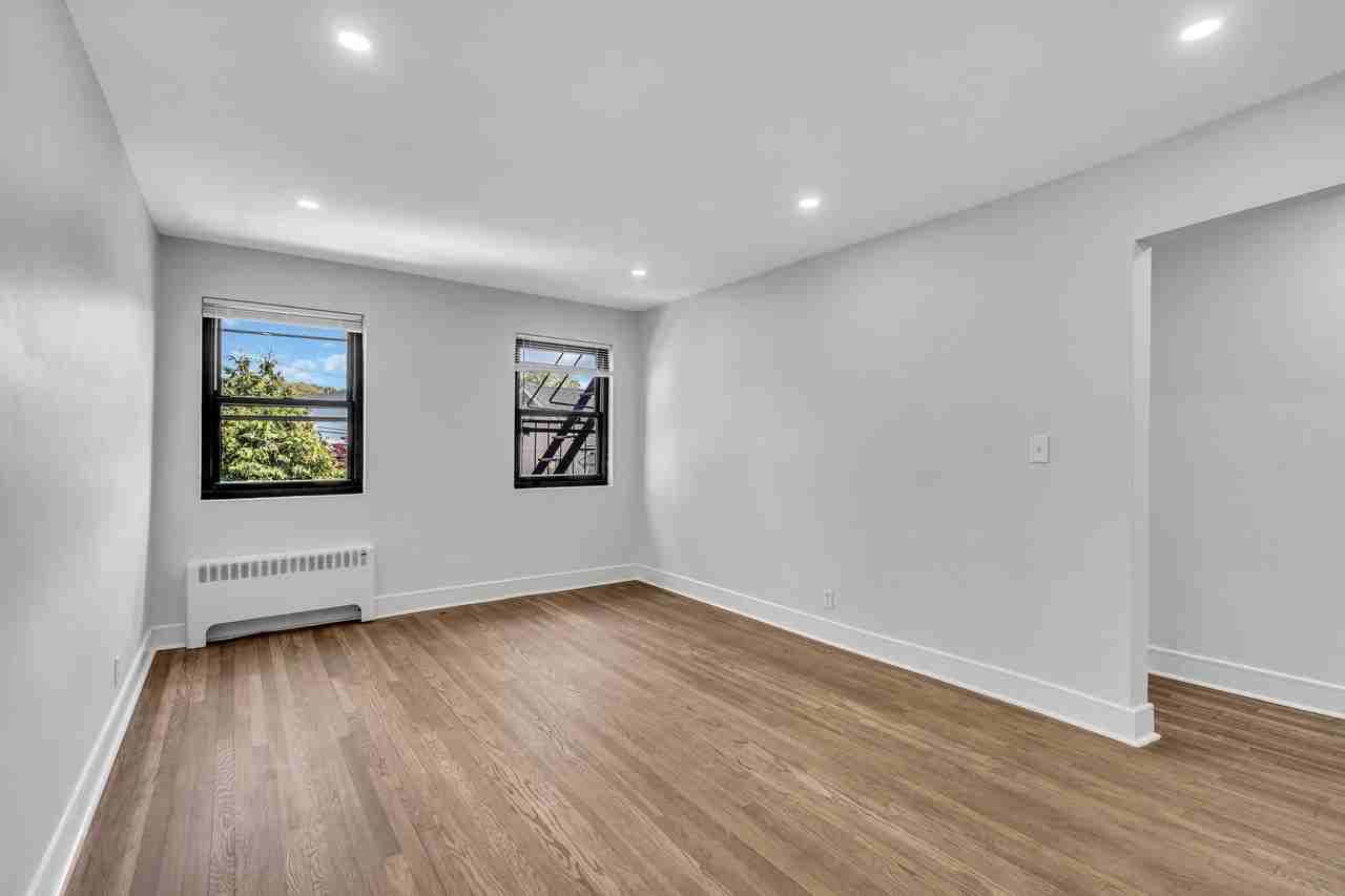 Palisades Manor Apartments - Photo 5 of 27