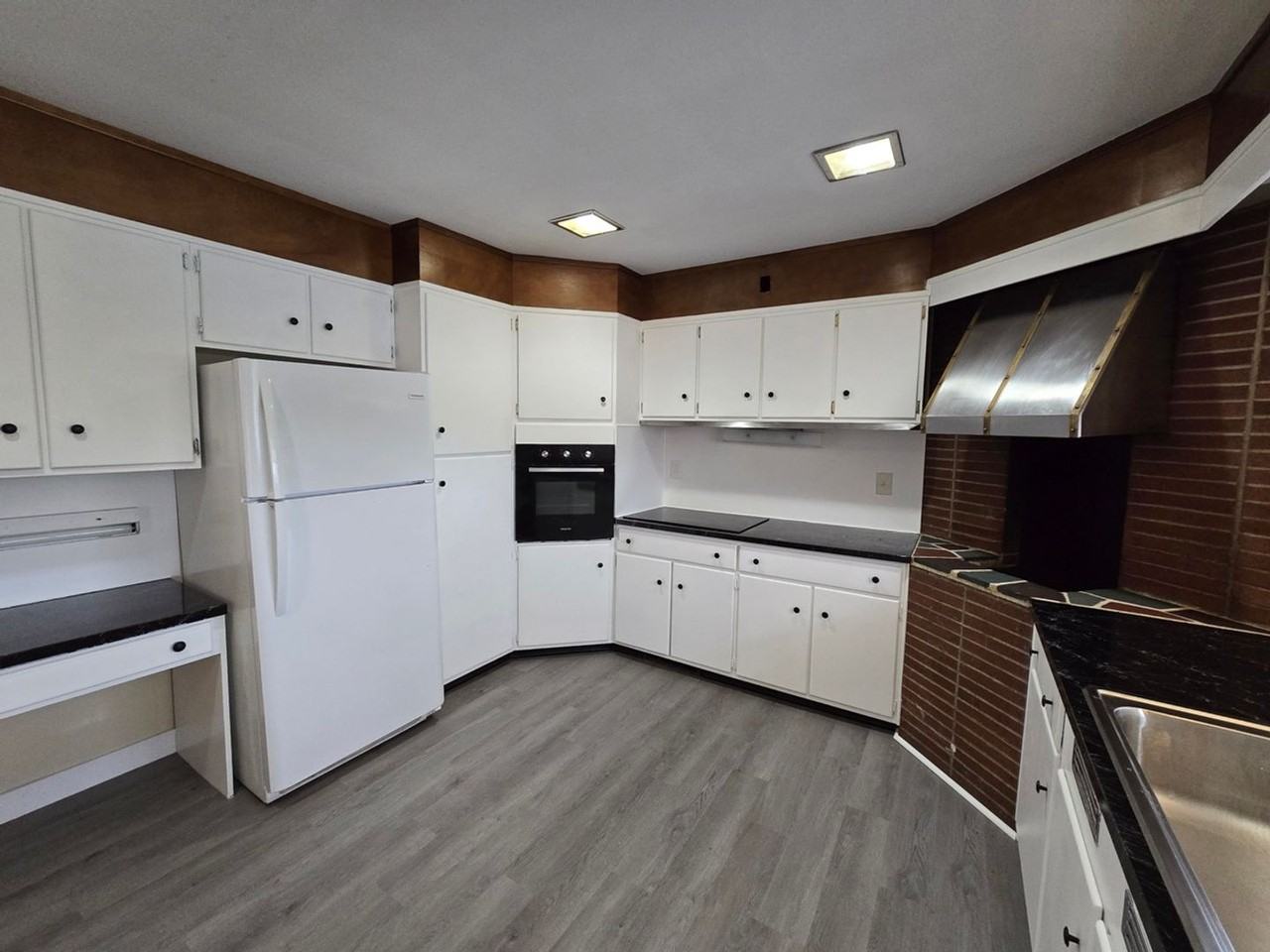 650 Main St - Photo 2 of 23