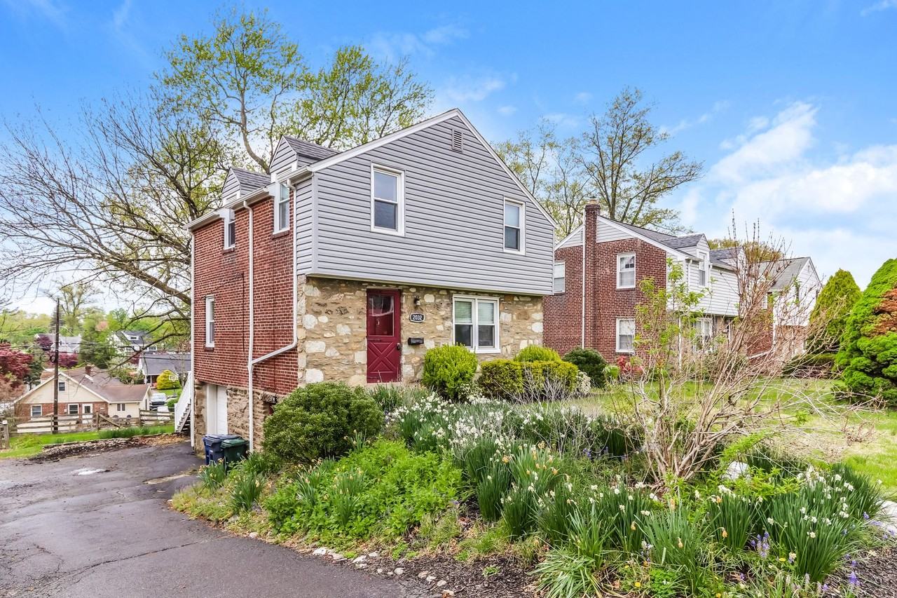 2032 Jenkintown Rd - Photo 3 of 23