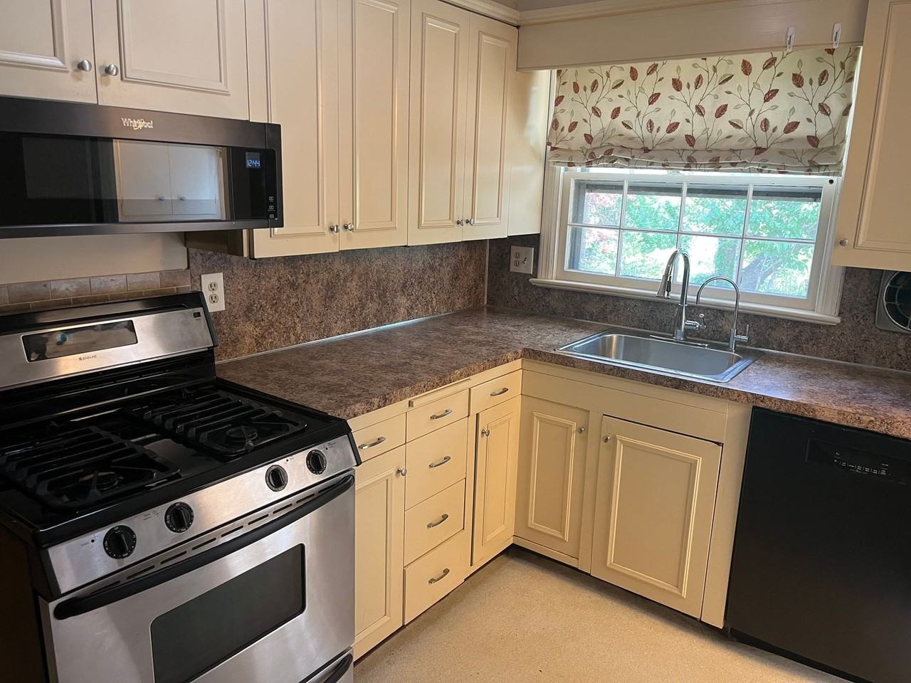 90 Roosevelt Blvd - Photo 7 of 28