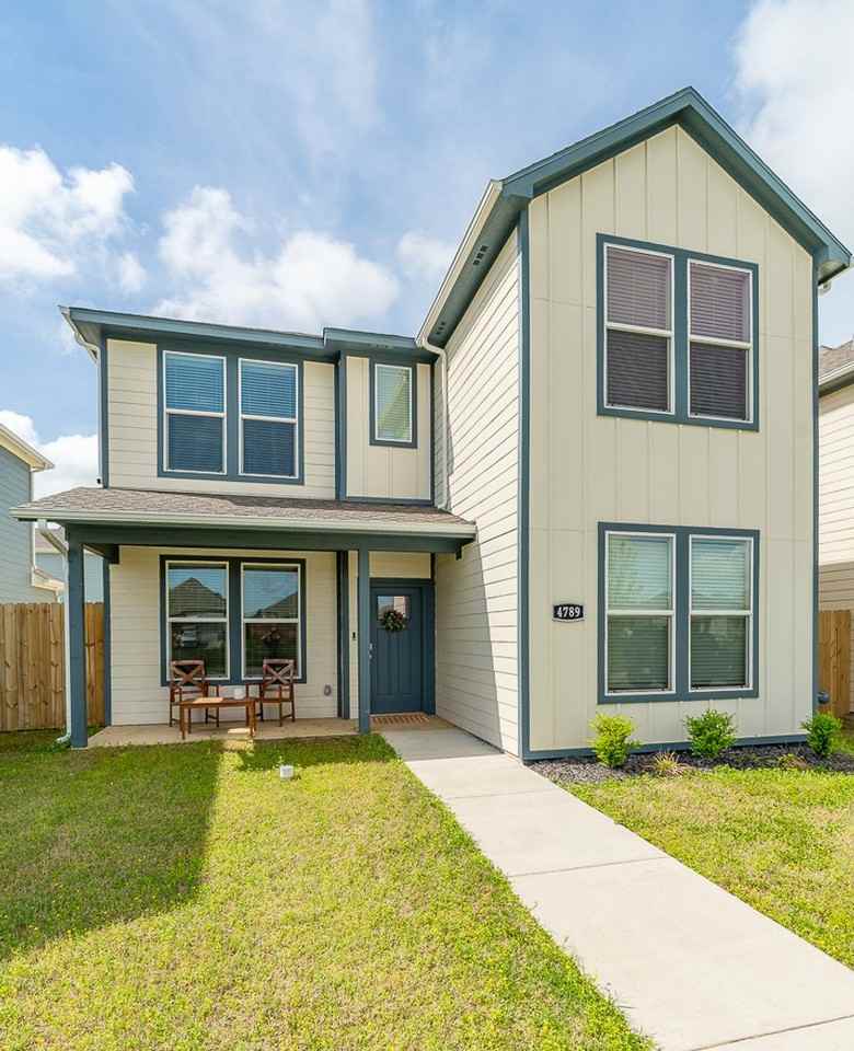 4789 W Triangle St - Photo 2 of 19