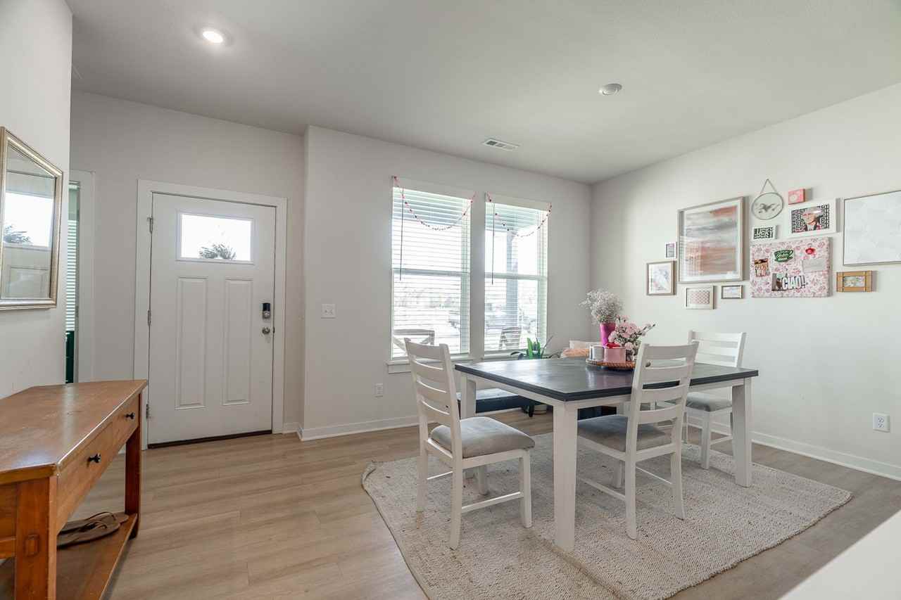 4789 W Triangle St - Photo 4 of 19