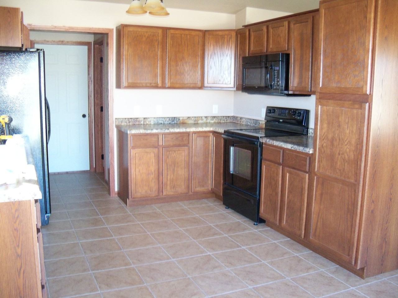 512 Sapphire Ln - Photo 4 of 10