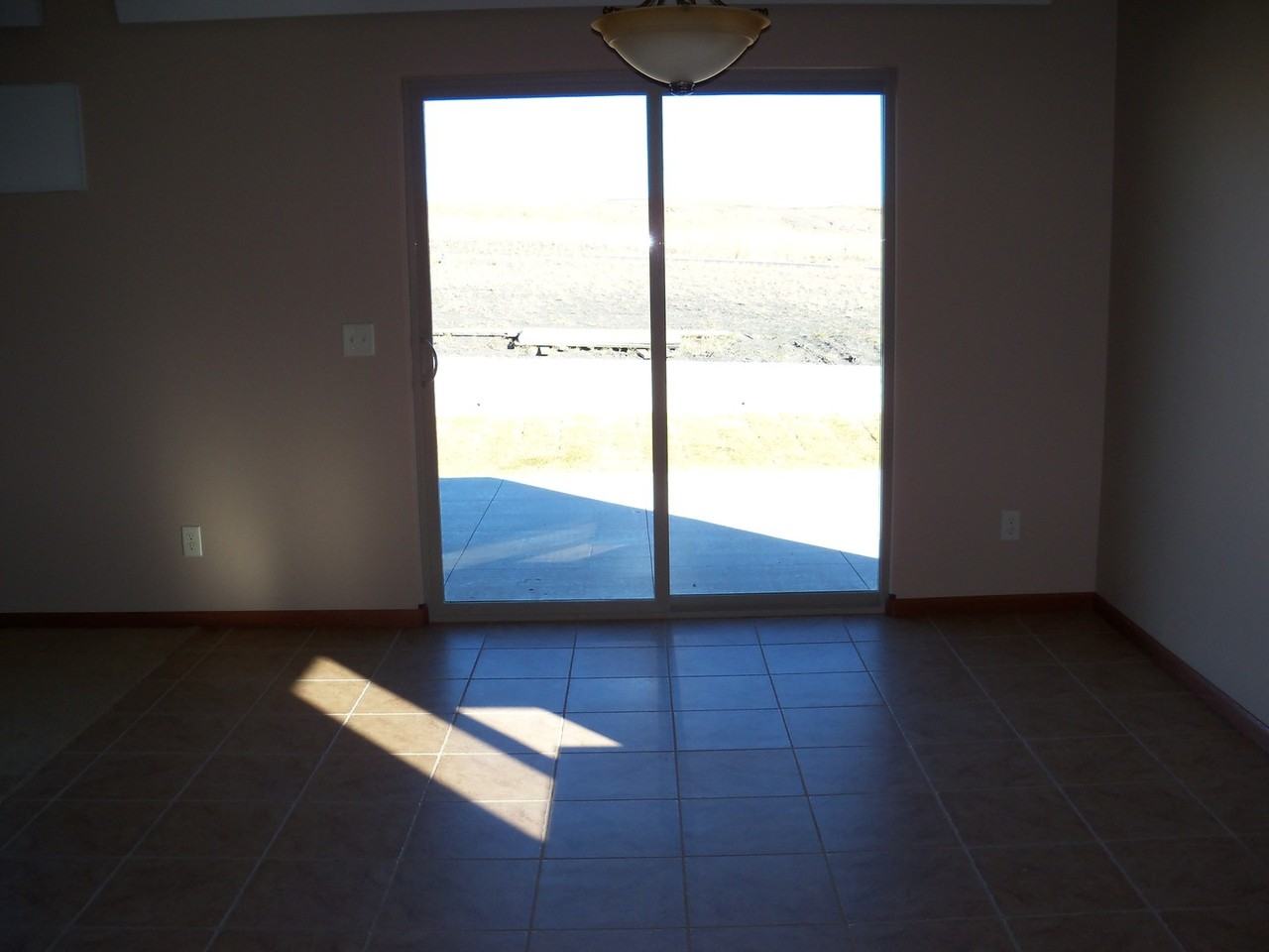 512 Sapphire Ln - Photo 5 of 10