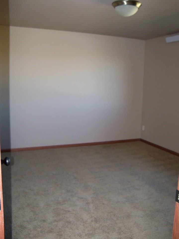 512 Sapphire Ln - Photo 6 of 10