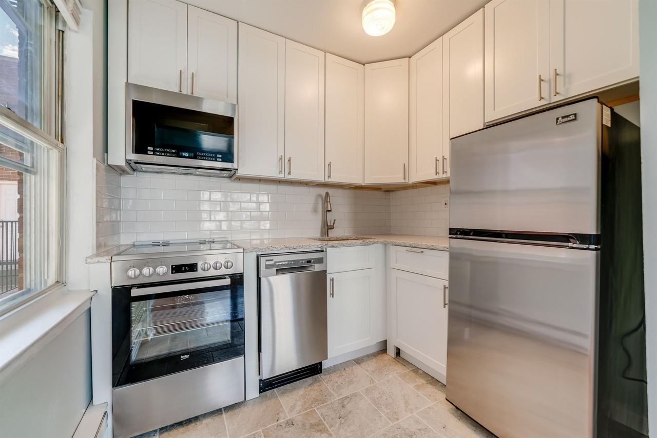 257 Essex Street - Photo 2 of 11