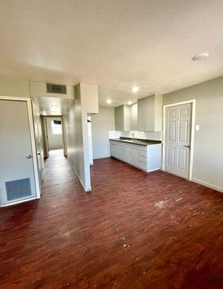 2438 E 30th St - Photo 3 of 24