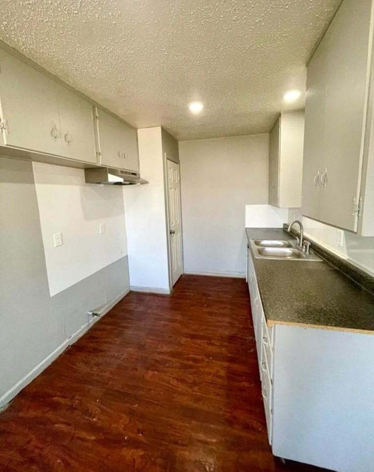 2438 E 30th St - Photo 7 of 24