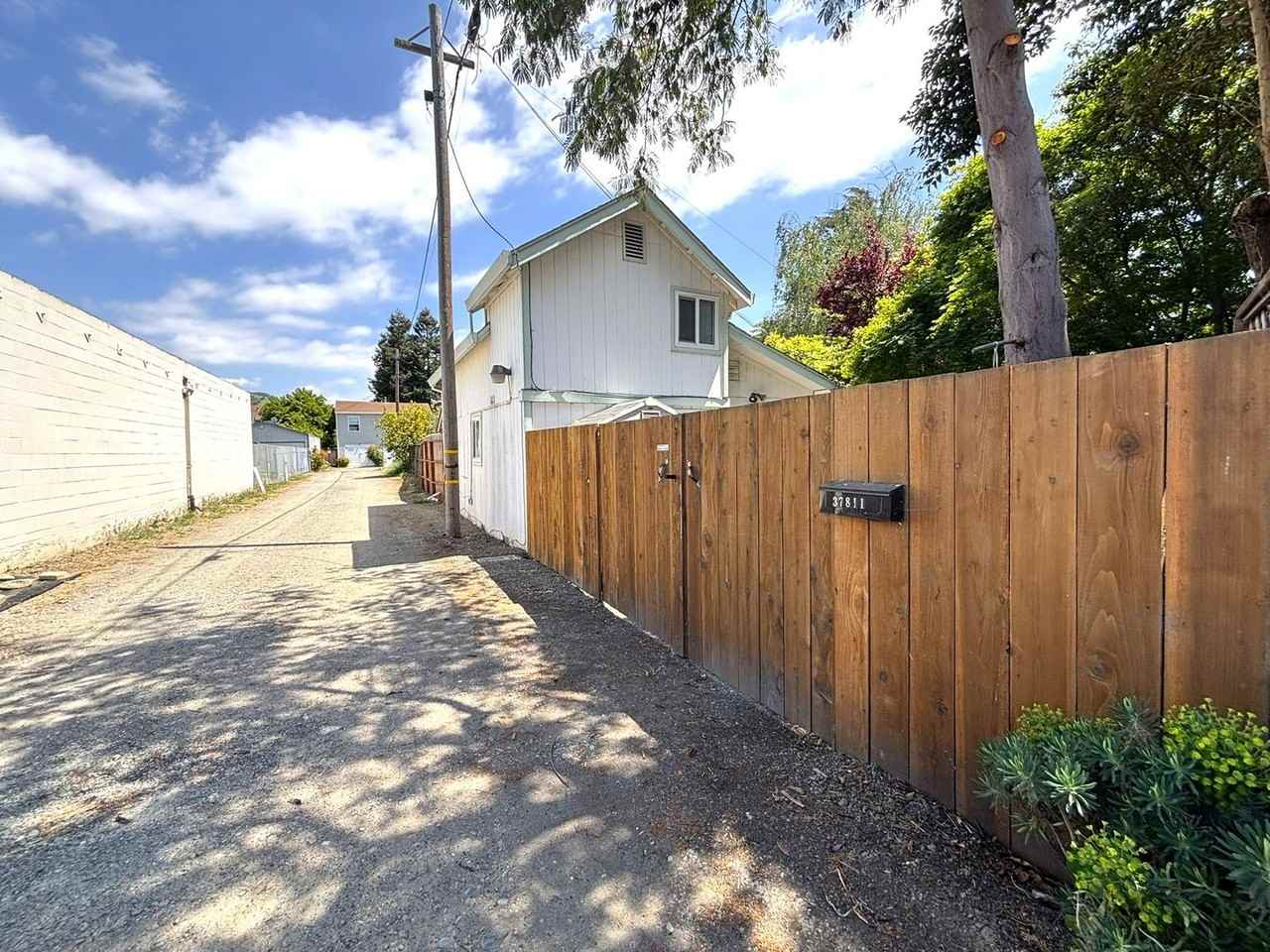 37811 Iron Horse Ln - Photo 2 of 10