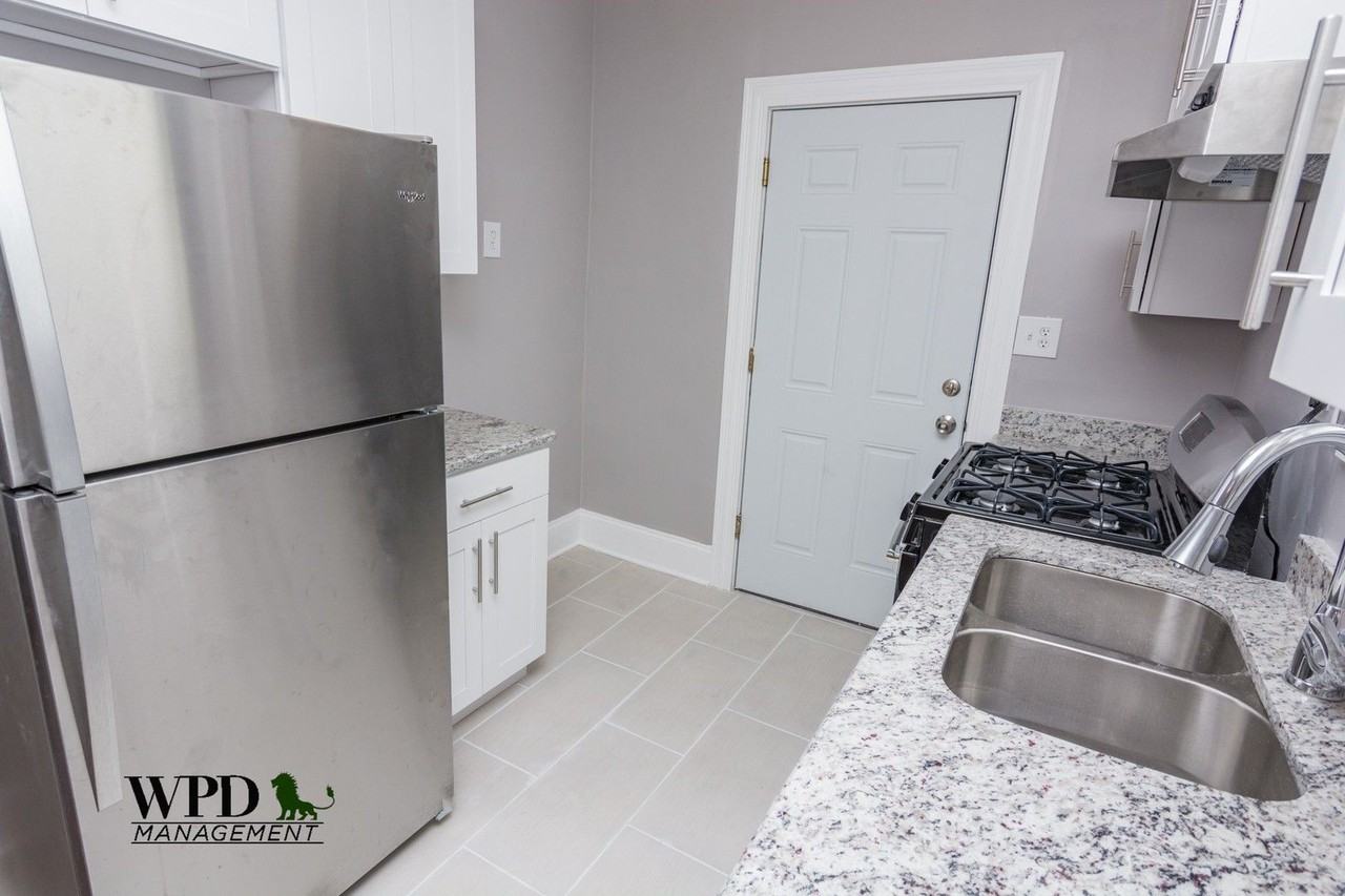 1305 W. 82nd St - Photo 3 of 10