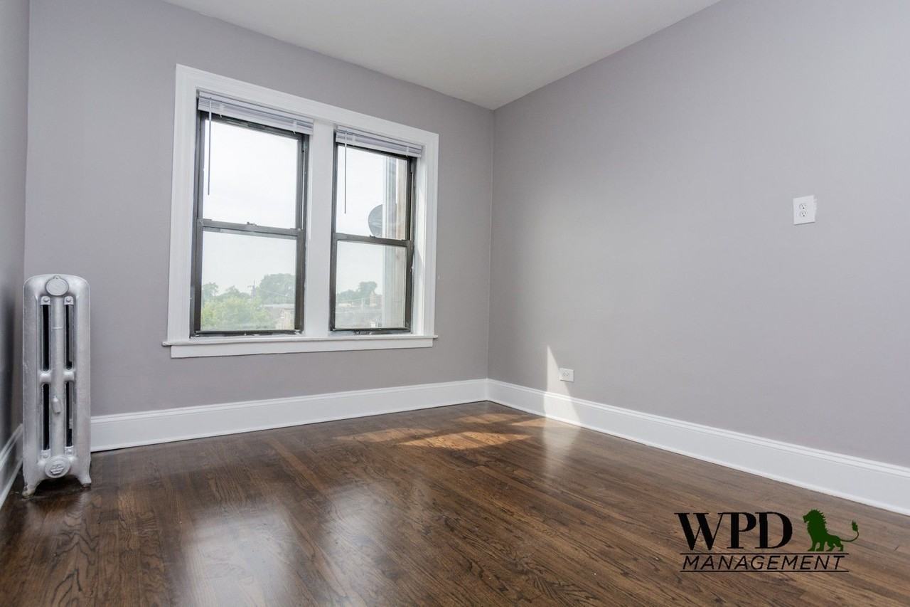 1305 W. 82nd St - Photo 5 of 10