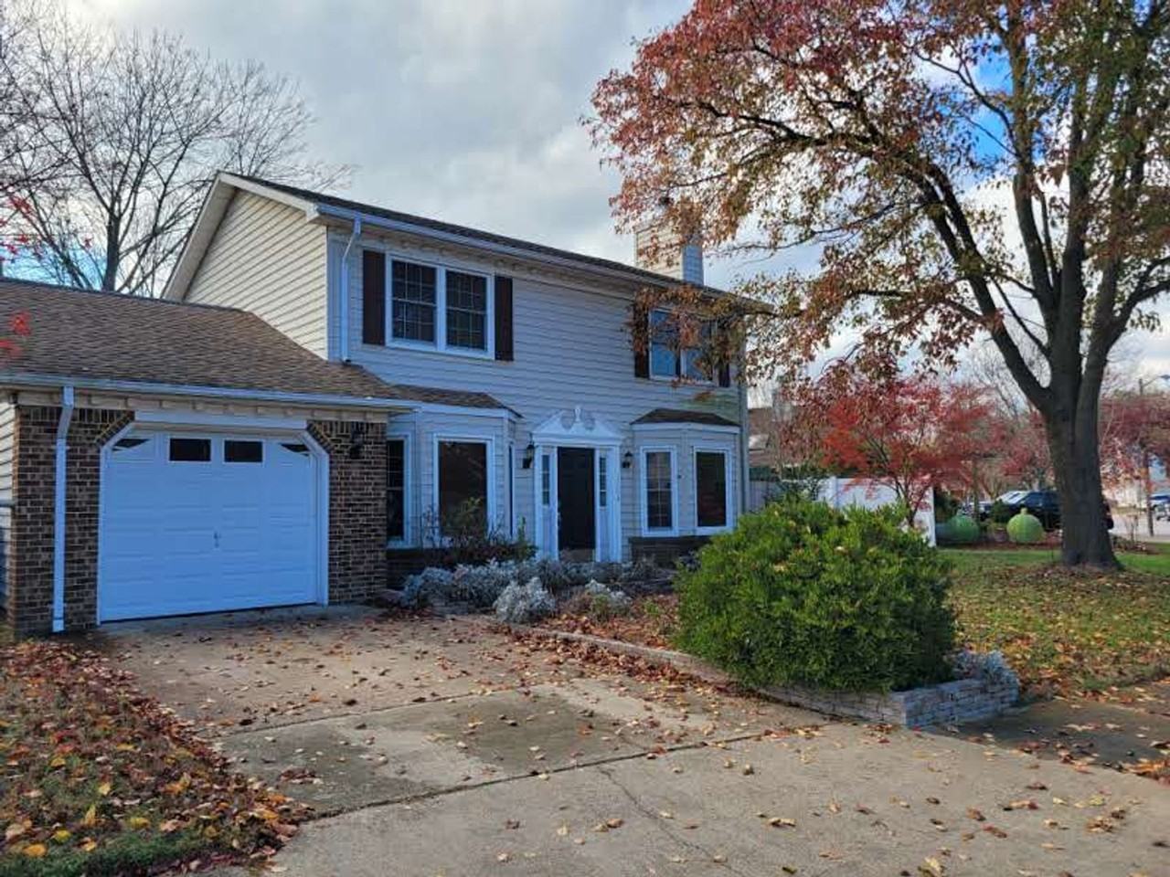 1204 Freehold Close - Photo 2 of 33