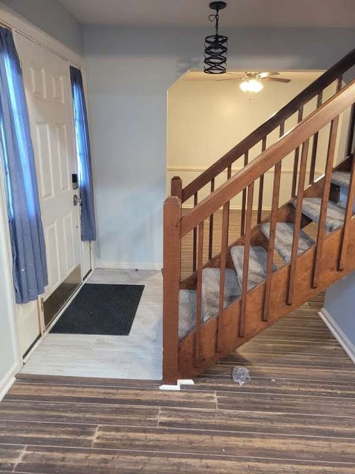 1204 Freehold Close - Photo 5 of 33