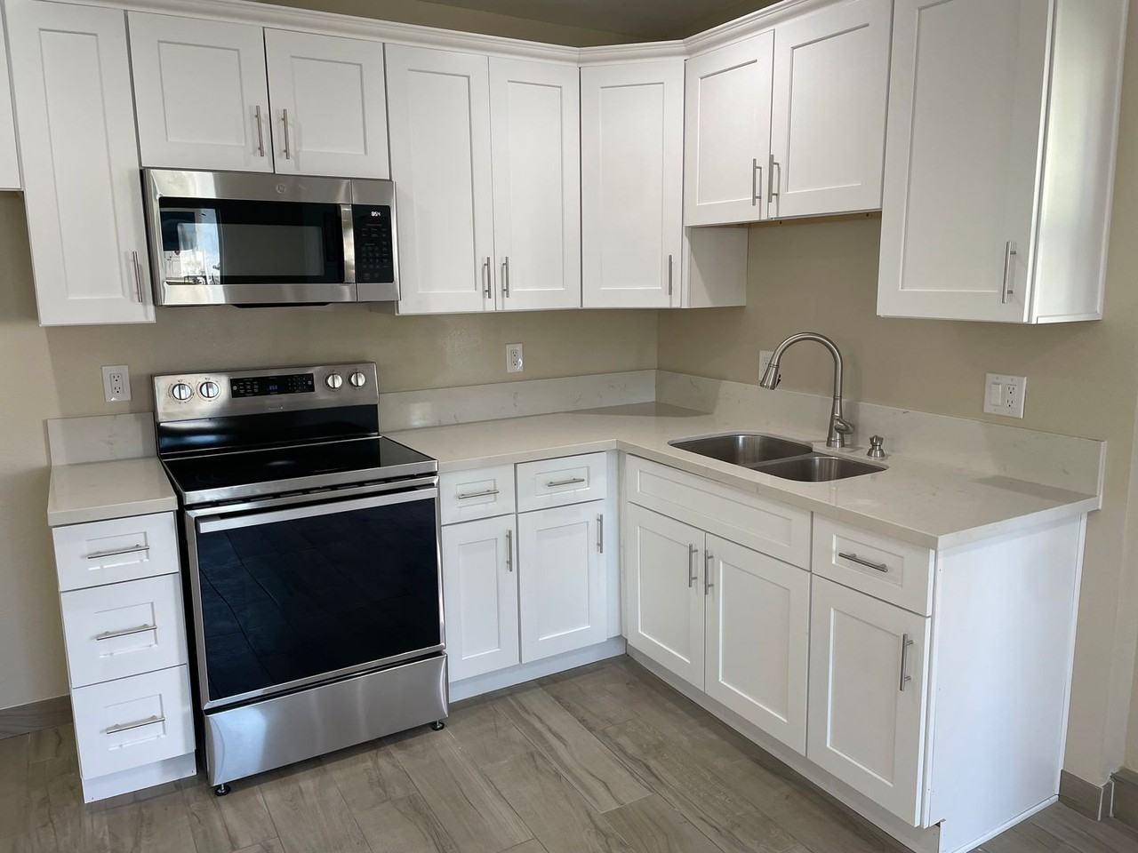 10202 Mandalay Ct - Photo 3 of 8