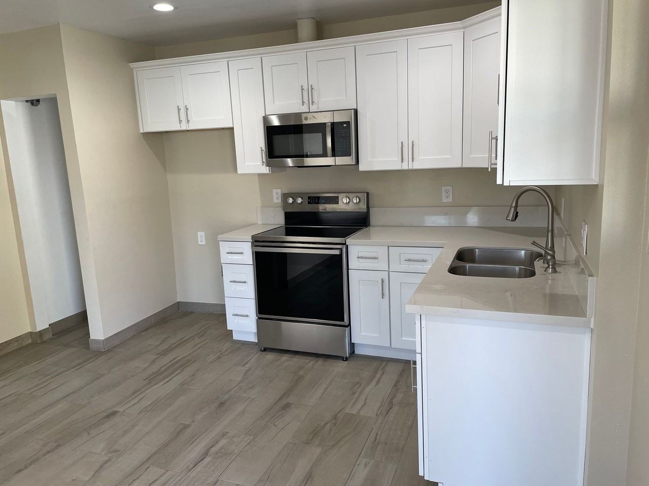 10202 Mandalay Ct - Photo 4 of 8