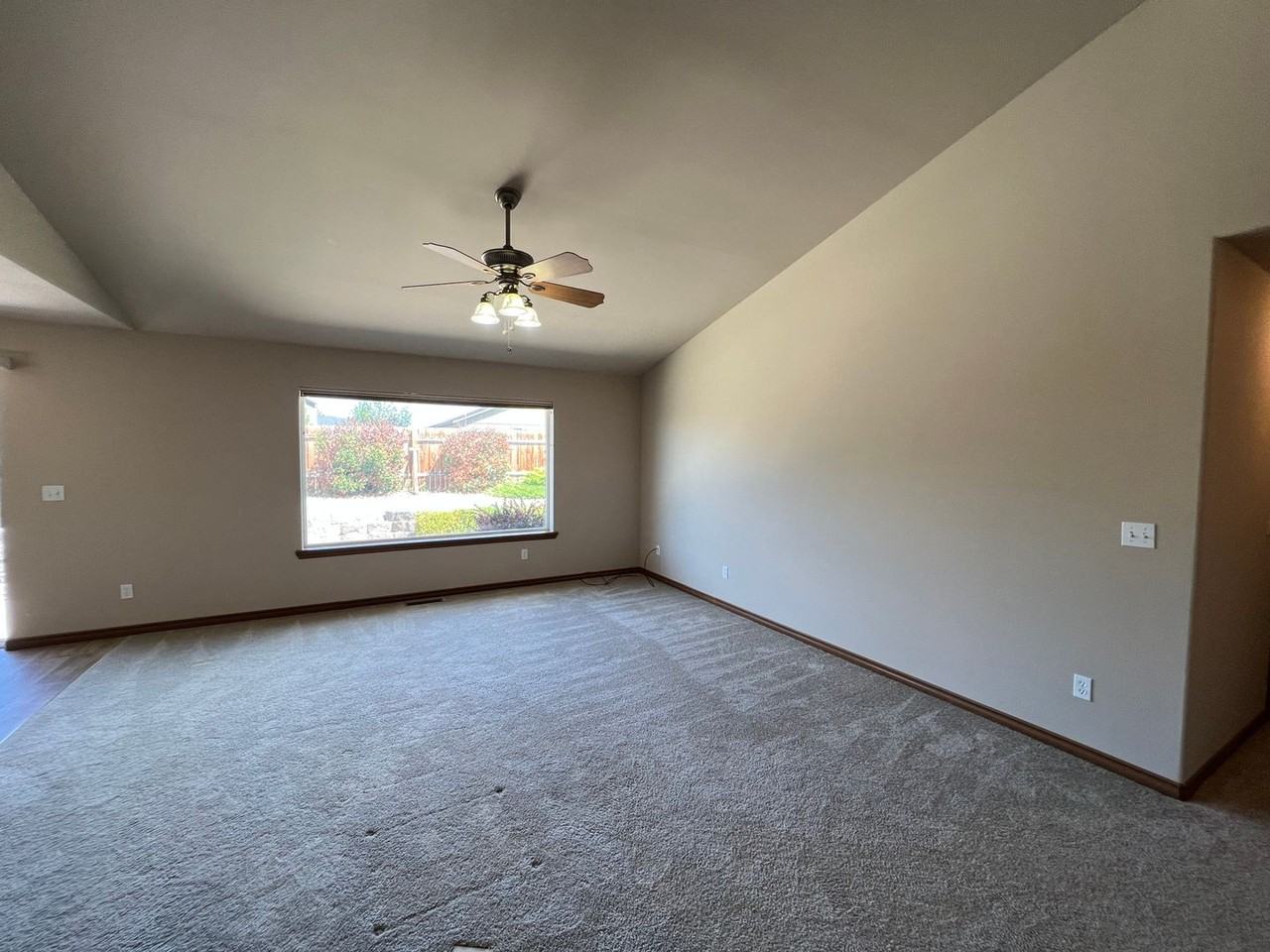 105 W Annie Pl - Photo 2 of 22