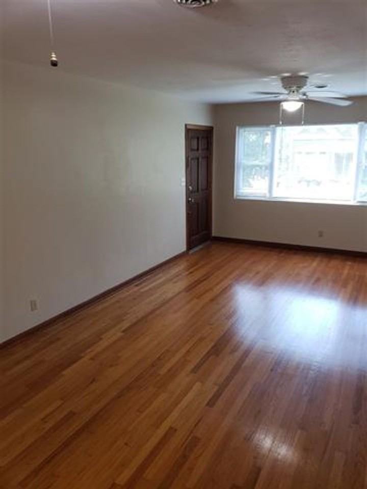 516 E Call St - Photo 2 of 8