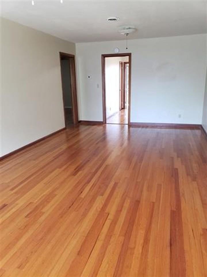 516 E Call St - Photo 3 of 8