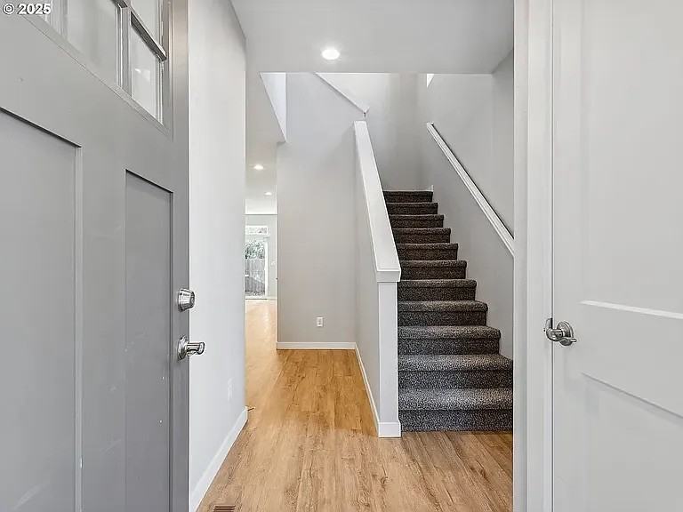 2506 Ne 53rd St - Photo 2 of 19