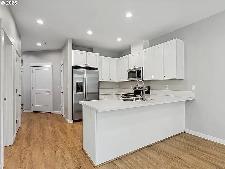 2506 Ne 53rd St - Photo 3 of 19