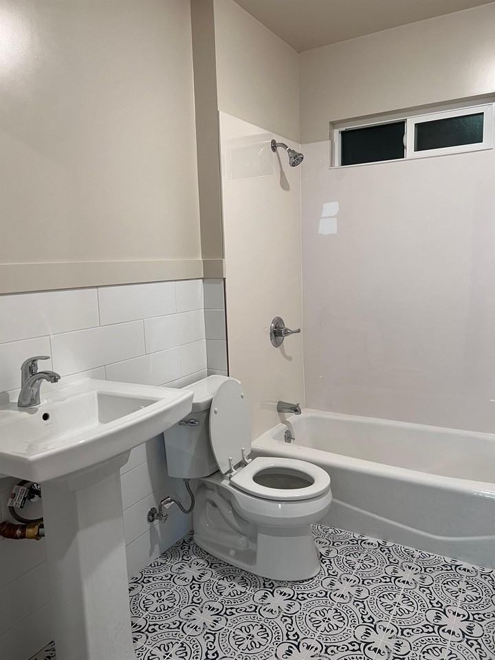 1865 Euclid Avenue - Photo 5 of 50