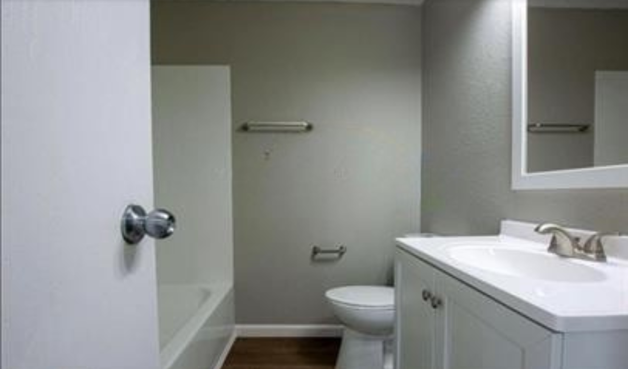 210 South 24th Street - Photo 4 of 35