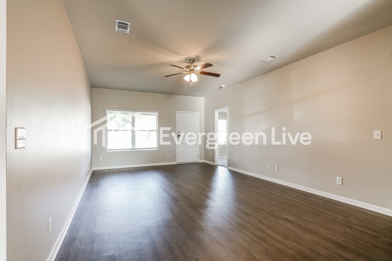 16375 Creek Dr - Photo 2 of 14