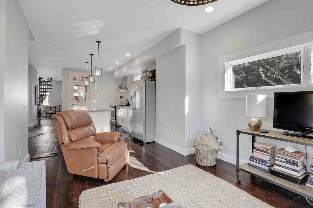 799 S Lazelle St - Photo 7 of 34