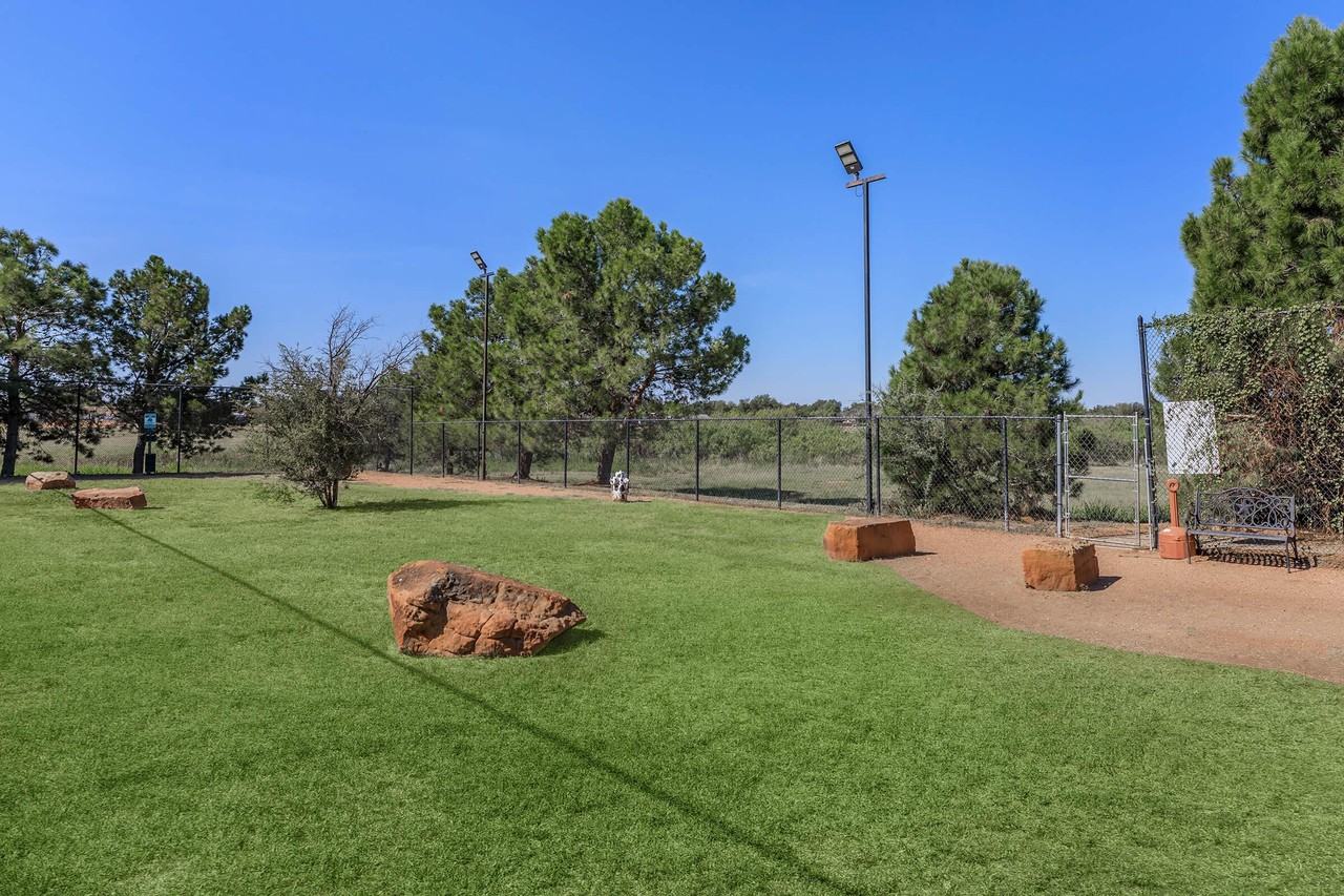 The Retreat @ College Hills - Photo 5 of 43