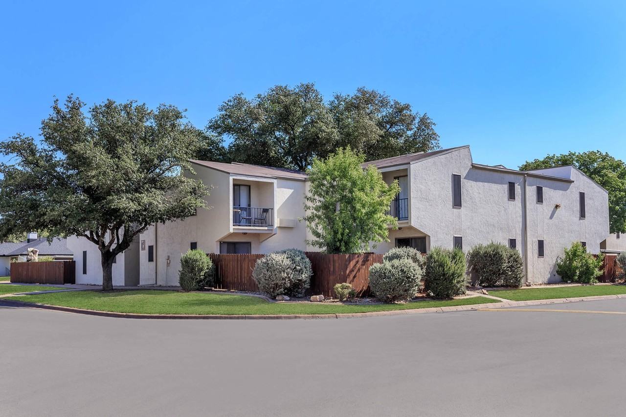 The Retreat @ College Hills - Photo 7 of 43