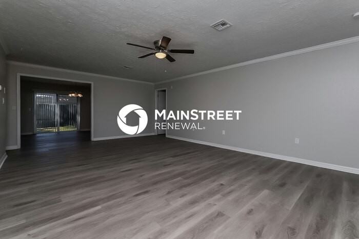 7900 Lightfoot Dr - Photo 3 of 16