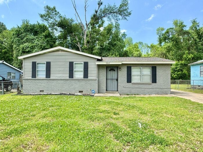 3943 Maynard Dr - Photo 2 of 14