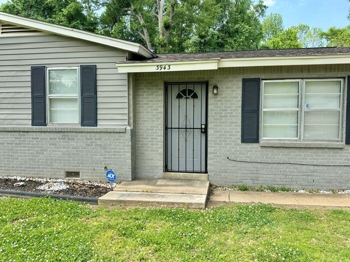3943 Maynard Dr - Photo 3 of 14