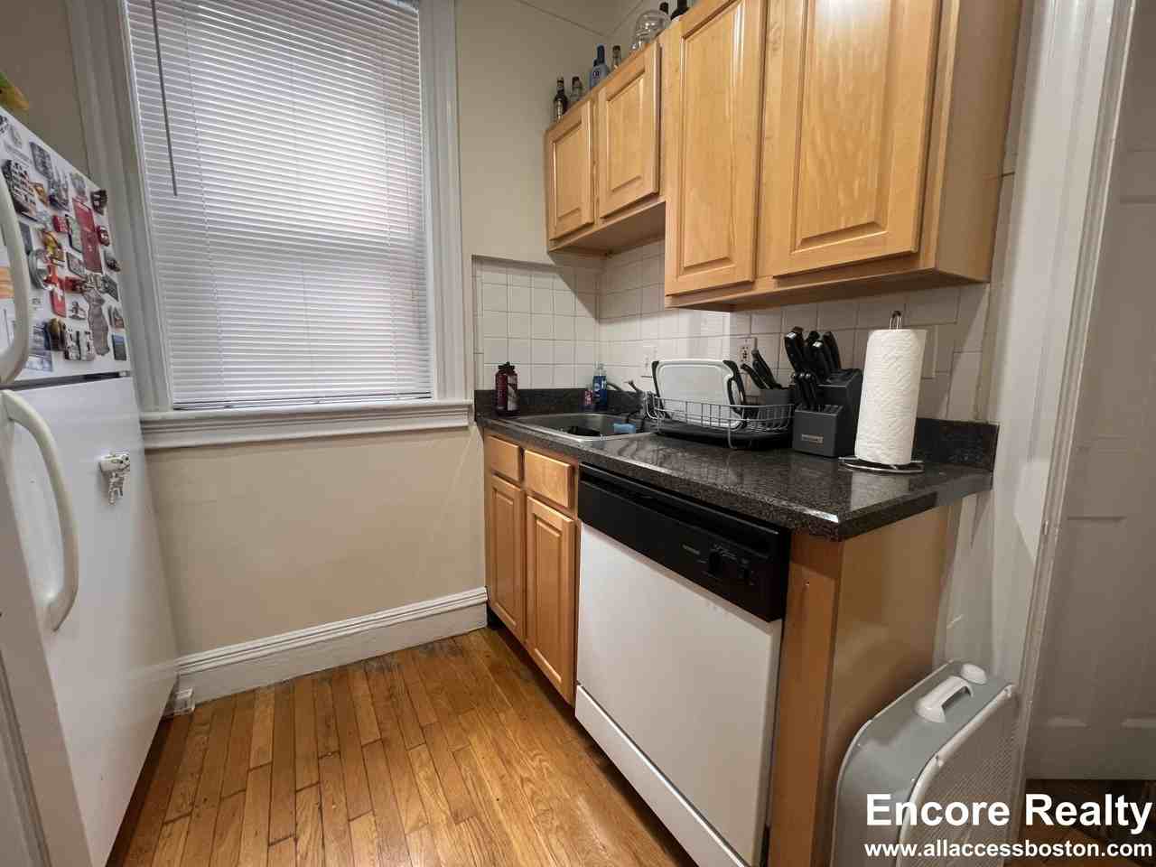 65 Park Dr #17 - Photo 4 of 5