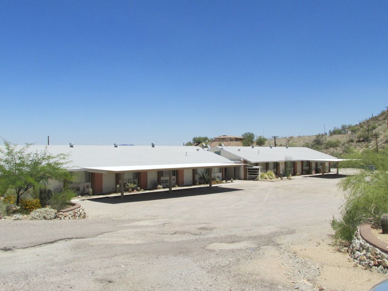 355 S Sahuaro St - Photo 3 of 13