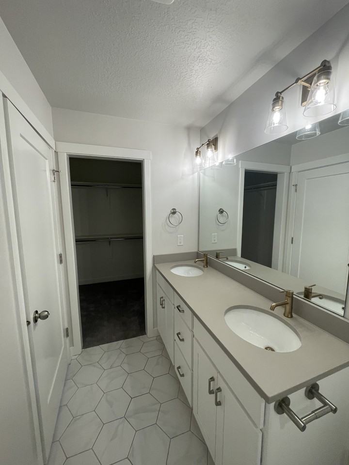 6399 W Birch Run Rd - Photo 3 of 8