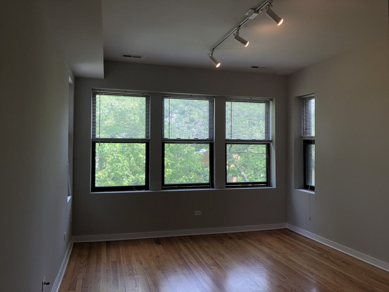 6704 N Artesian Ave #1N - Photo 2 of 9