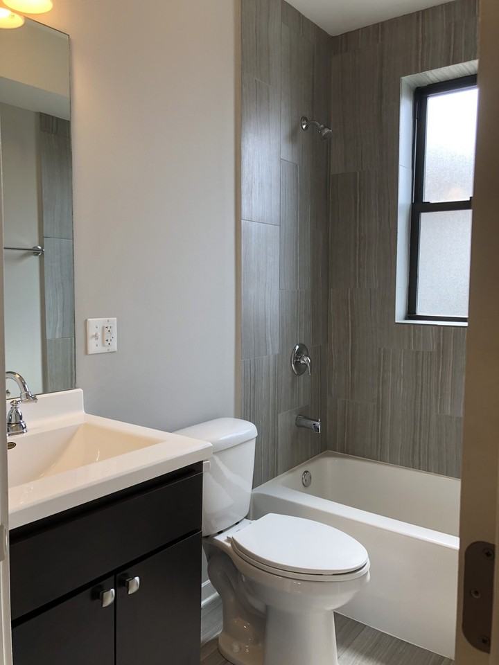 6704 N Artesian Ave #1N - Photo 4 of 9