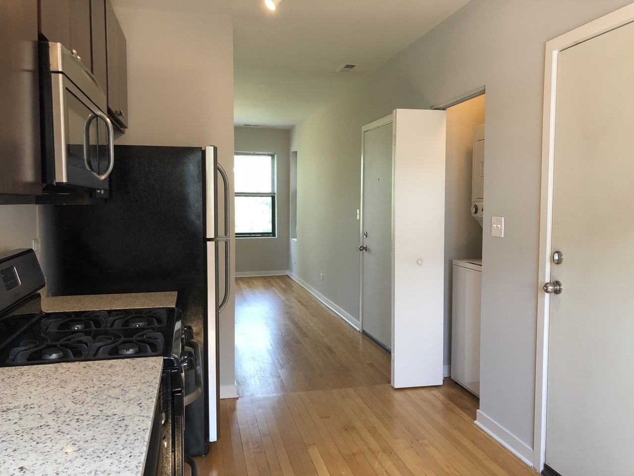 6704 N Artesian Ave #1N - Photo 6 of 9