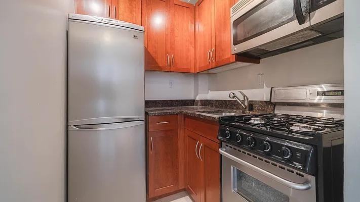 W 71st St #04L - Photo 7 of 20