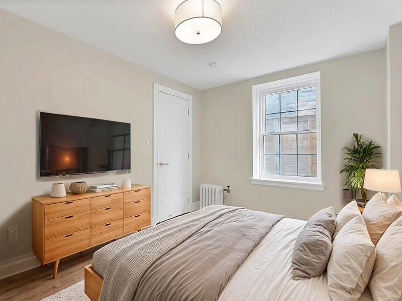 697-701 Eglinton Avenue W - Photo 4 of 13