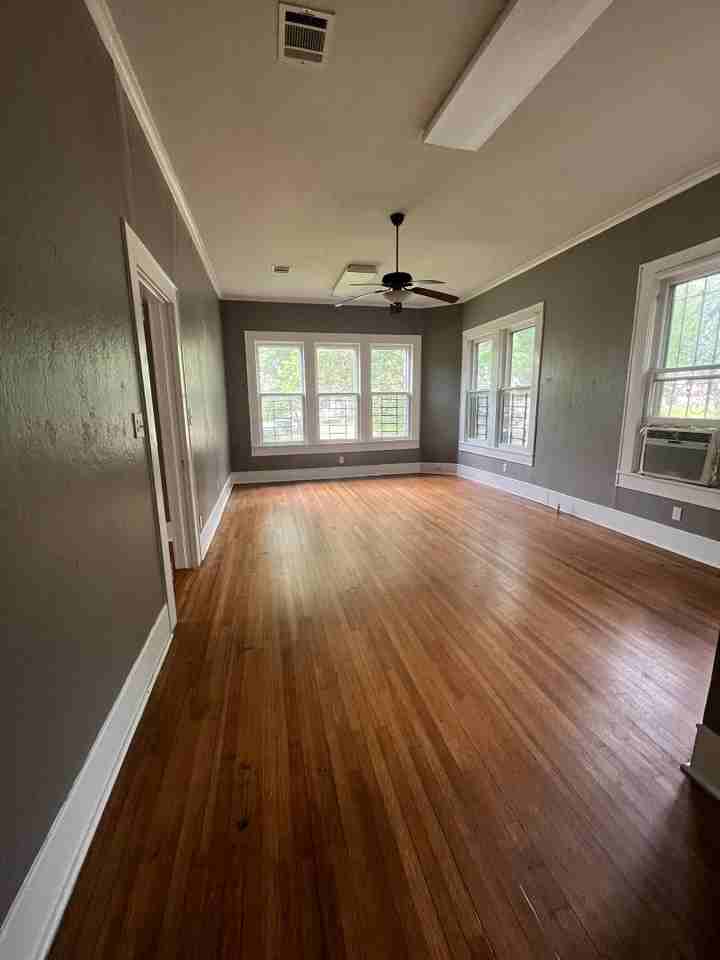 543 Merrick St - Photo 3 of 20