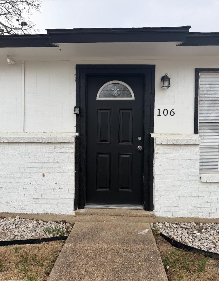 2809 N Highway 175 - Photo 2 of 30