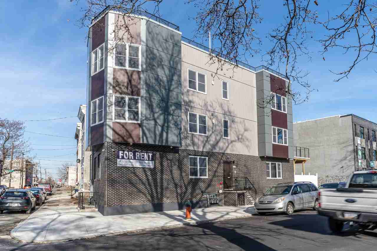 2045 N College Ave - Photo 2 of 25