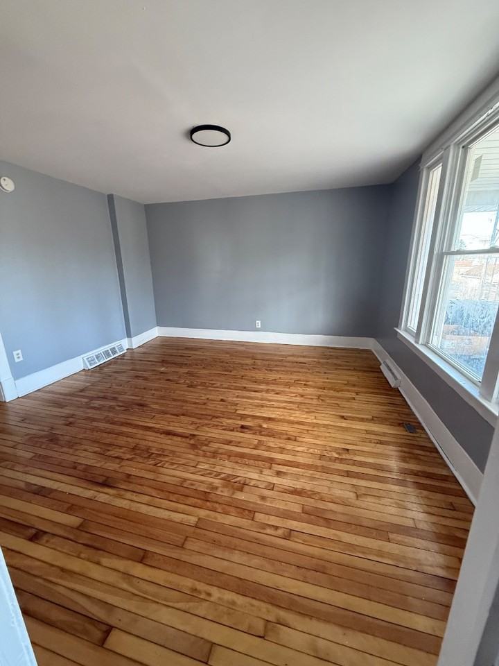 912 Saratoga St - Photo 2 of 16