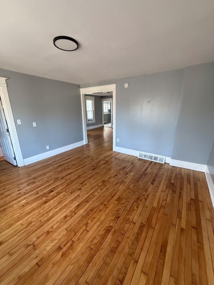 912 Saratoga St - Photo 3 of 16