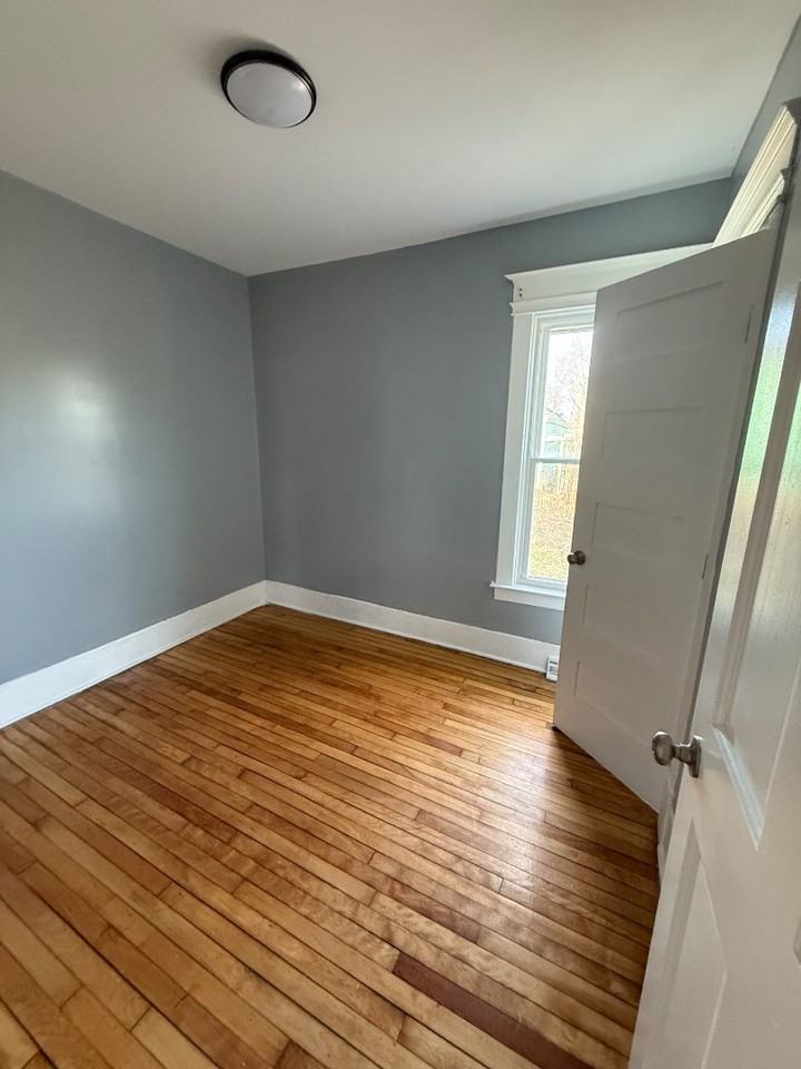 912 Saratoga St - Photo 6 of 16